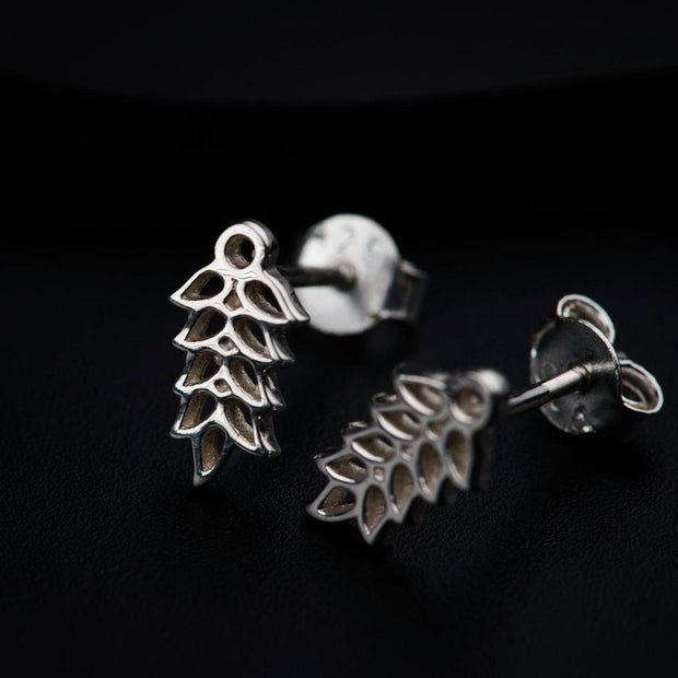 Elegant Silver Earrings Featuring Beautiful Leaf Design