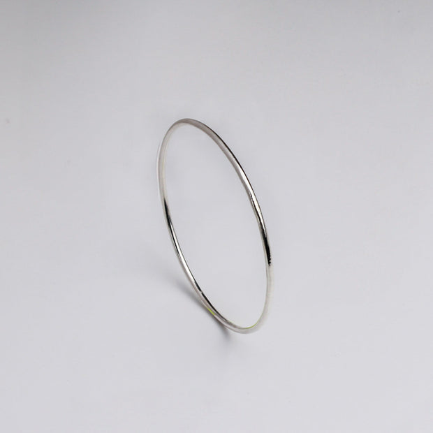 Elegant Plain Silver Bangle for Timeless Style