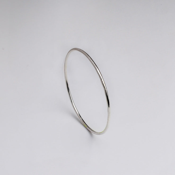 Elegant Plain Silver Bangle for Timeless Style