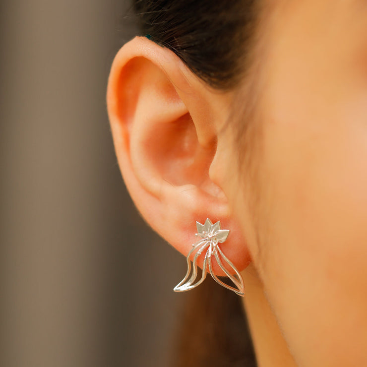 Ohrhänger mit eleganten Saxifraga-Blumenmotiven