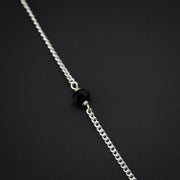 Chaine en Spinelle Noir Court - Élégance Compacte